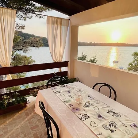Cosy On The Private - Karbuni Korcula *
