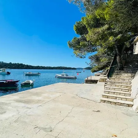 Cosy On The Private - Karbuni Korcula